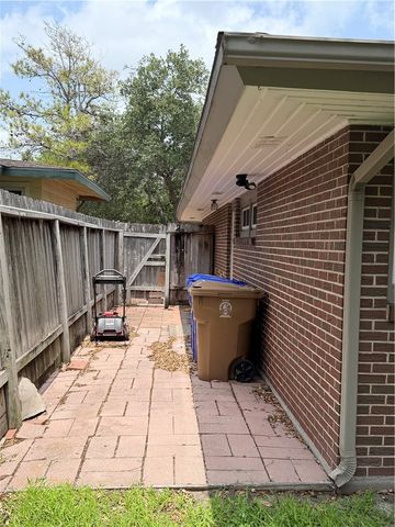 525 Grant Pl, Corpus Christi, TX 78411
