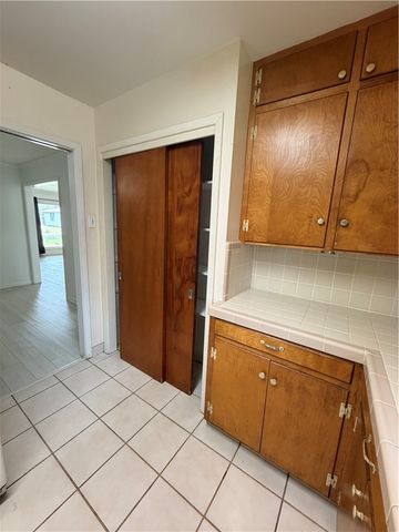 525 Grant Pl, Corpus Christi, TX 78411