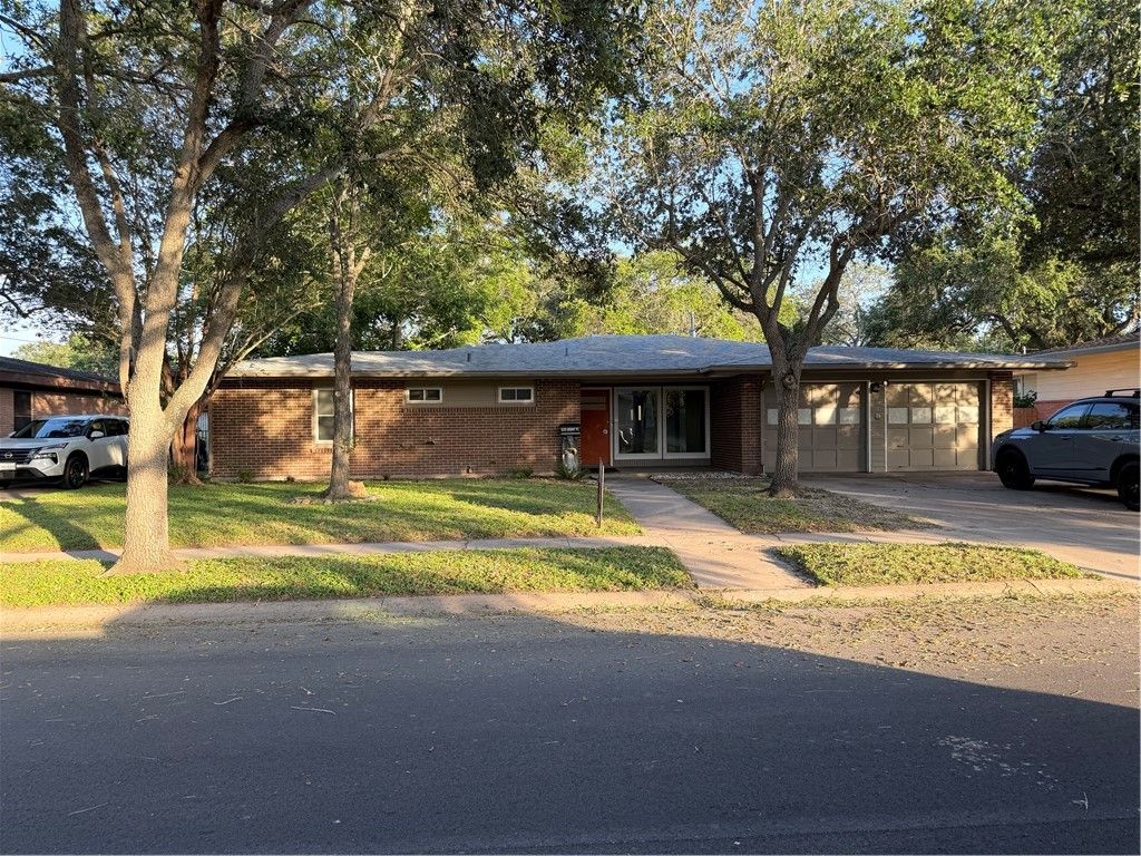 525 Grant Pl, Corpus Christi, TX 78411 — photo 2