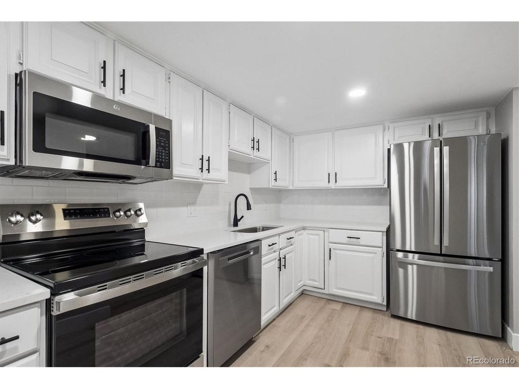 13901 E Marina Dr 102, Aurora, CO 80014