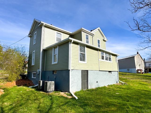 46 DEPOT Street, Chatham, VA 24531