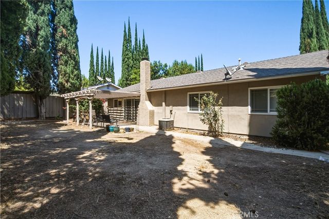 8333 Sedan, West Hills, CA 91304