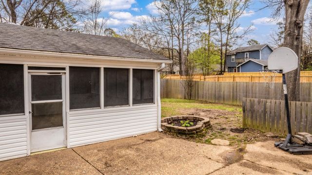 29 Oak Forest Dr, Maumelle, AR 72113