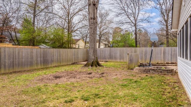 29 Oak Forest Dr, Maumelle, AR 72113