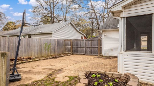 29 Oak Forest Dr, Maumelle, AR 72113