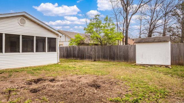 29 Oak Forest Dr, Maumelle, AR 72113