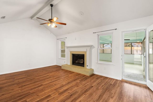 29 Oak Forest Dr, Maumelle, AR 72113