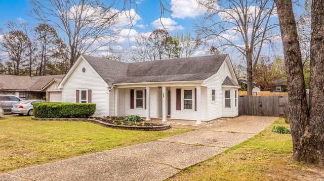 29 Oak Forest Dr, Maumelle, AR 72113