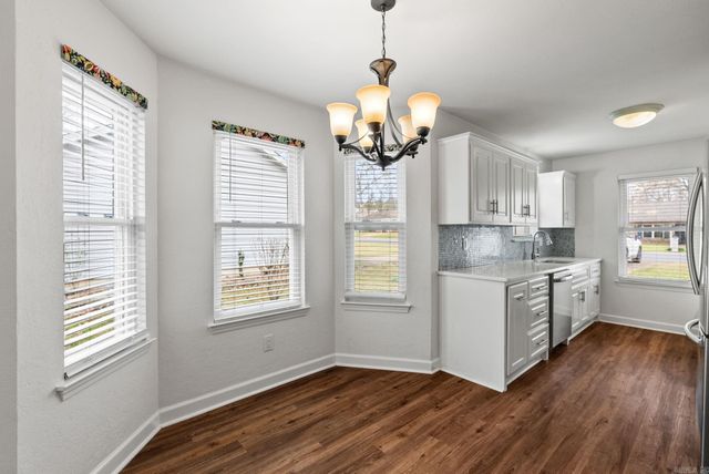 29 Oak Forest Dr, Maumelle, AR 72113