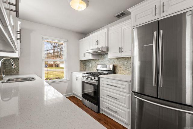 29 Oak Forest Dr, Maumelle, AR 72113