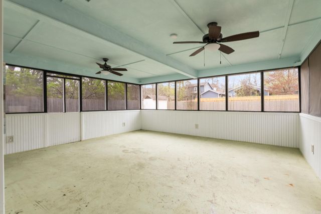 29 Oak Forest Dr, Maumelle, AR 72113