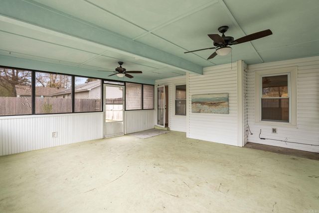 29 Oak Forest Dr, Maumelle, AR 72113