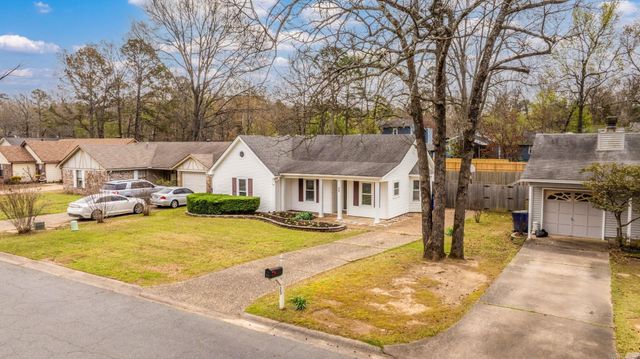 29 Oak Forest Dr, Maumelle, AR 72113