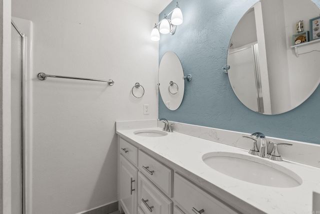 29 Oak Forest Dr, Maumelle, AR 72113