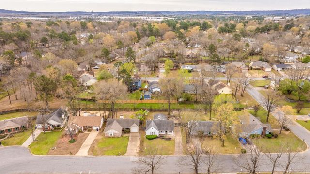 29 Oak Forest Dr, Maumelle, AR 72113