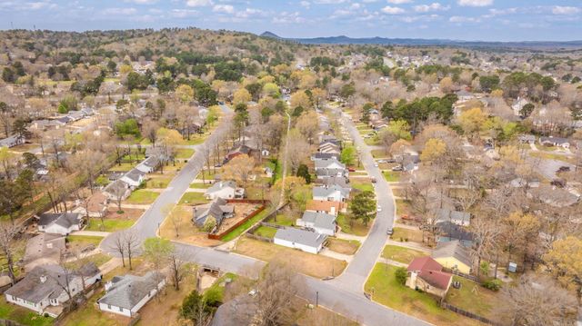 29 Oak Forest Dr, Maumelle, AR 72113