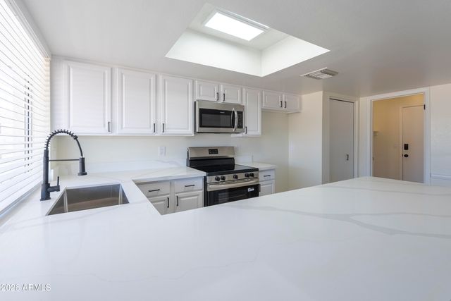 830 E GARNET Avenue, Mesa, AZ 85204