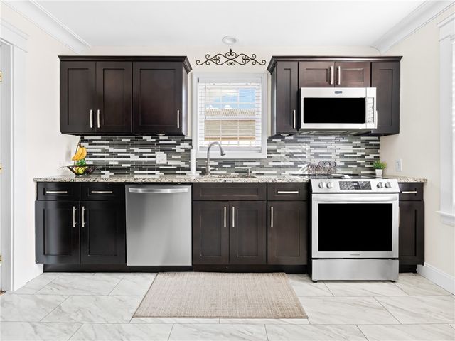 190 Auburn Street, Cranston, RI 02910