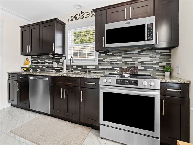 190 Auburn Street, Cranston, RI 02910