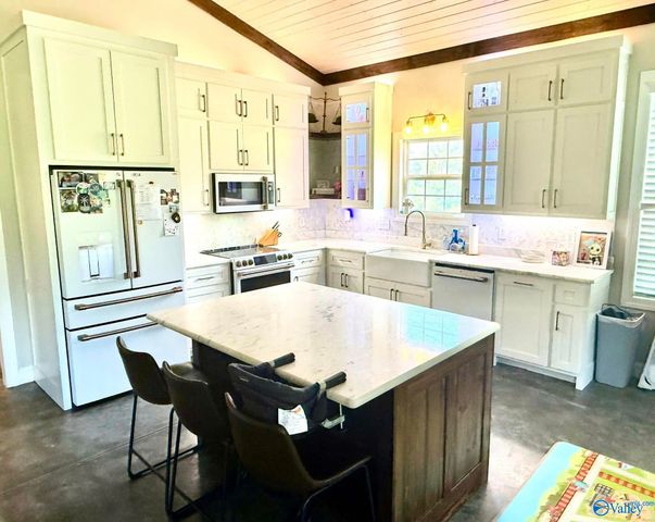 4975 Bethsadia Road, Boaz, AL 35957