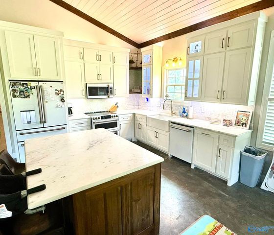 4975 Bethsadia Road, Boaz, AL 35957