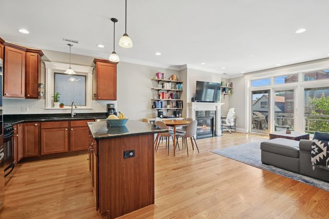 2250 W Foster Avenue 2E, Chicago, IL 60625