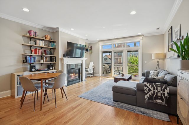 2250 W Foster Avenue 2E, Chicago, IL 60625