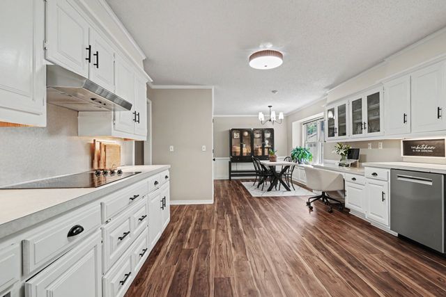 8008 S Lakewood Avenue, Tulsa, OK 74136