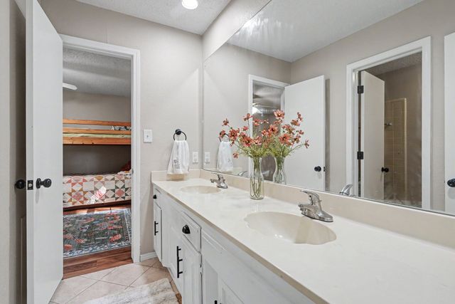 8008 S Lakewood Avenue, Tulsa, OK 74136