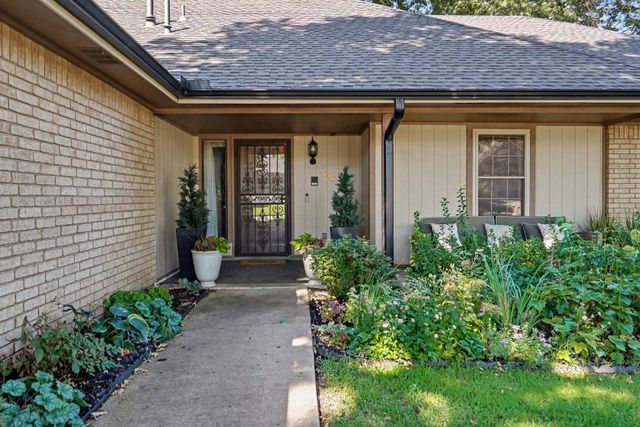 8008 S Lakewood Avenue, Tulsa, OK 74136