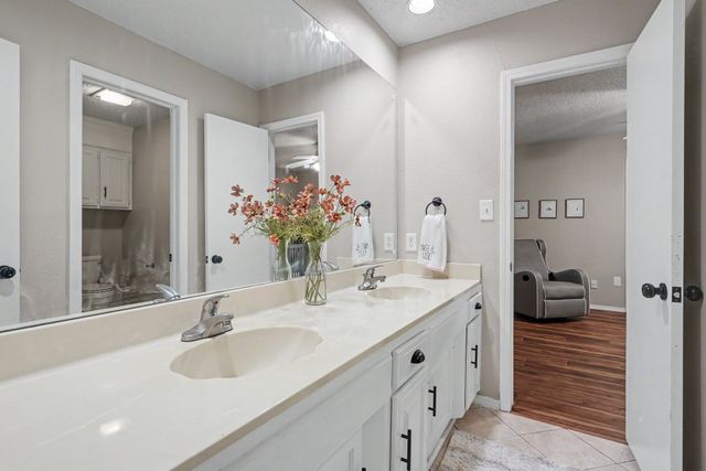 8008 S Lakewood Avenue, Tulsa, OK 74136