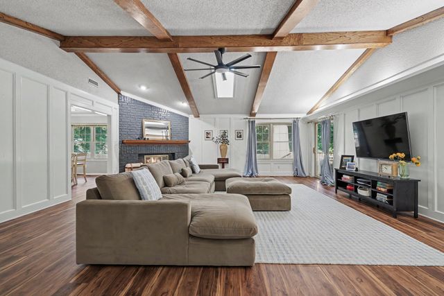 8008 S Lakewood Avenue, Tulsa, OK 74136