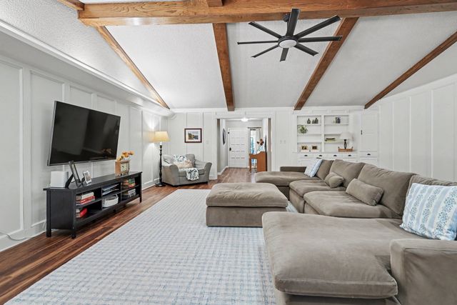 8008 S Lakewood Avenue, Tulsa, OK 74136
