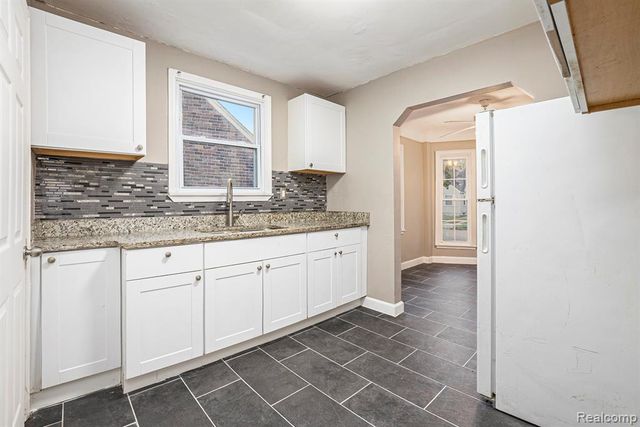 12080 Heyden Street, Detroit, MI 48228