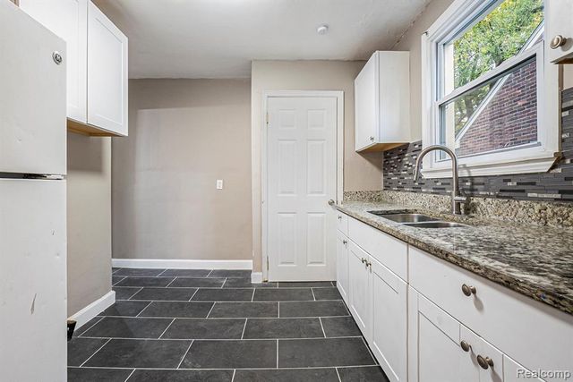 12080 Heyden Street, Detroit, MI 48228