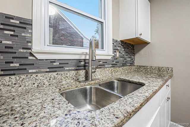 12080 Heyden Street, Detroit, MI 48228