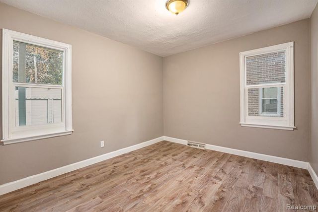 12080 Heyden Street, Detroit, MI 48228