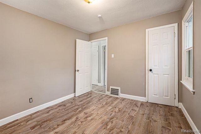 12080 Heyden Street, Detroit, MI 48228