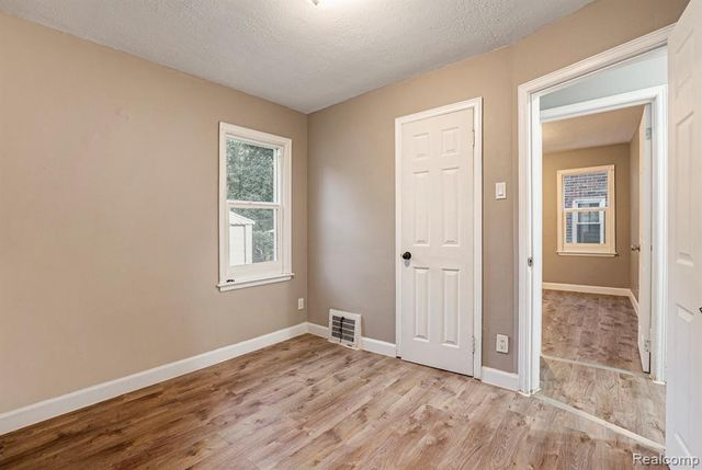 12080 Heyden Street, Detroit, MI 48228