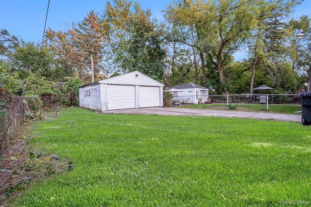 12080 Heyden Street, Detroit, MI 48228