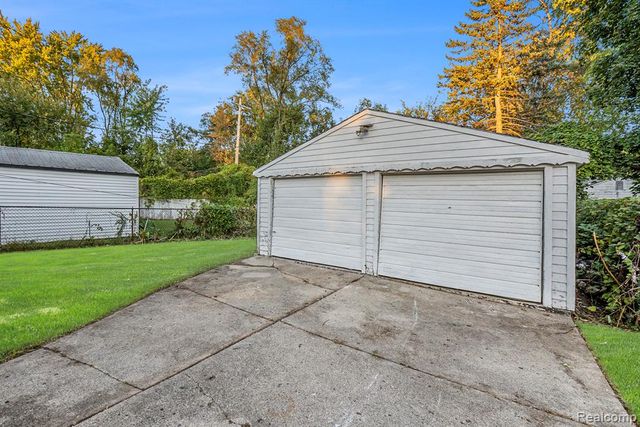 12080 Heyden Street, Detroit, MI 48228