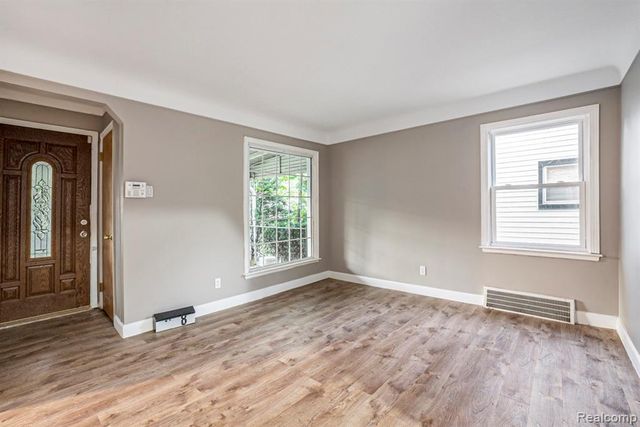 12080 Heyden Street, Detroit, MI 48228