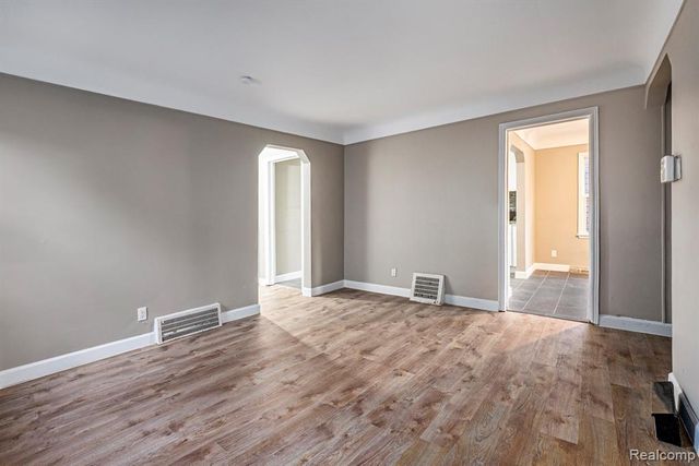 12080 Heyden Street, Detroit, MI 48228