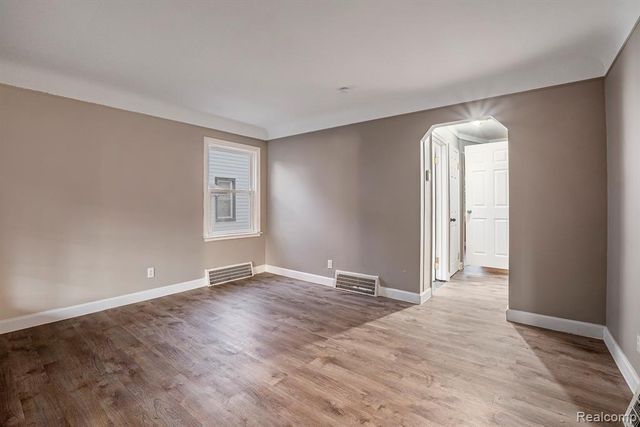 12080 Heyden Street, Detroit, MI 48228