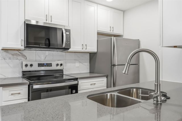 2121 Hepburn Street 1212, Houston, TX 77054