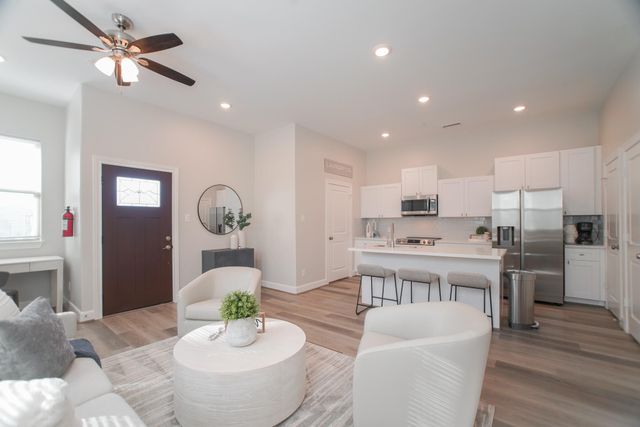 504 Nursery Road 3206, The Woodlands, TX 77380