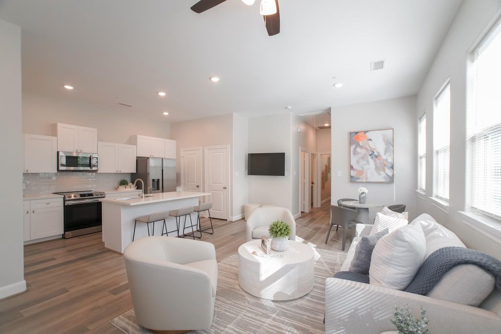 504 Nursery Road 3206, The Woodlands, TX 77380