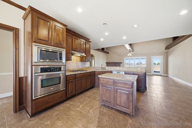 5925 E 145th Street North, Collinsville, OK 74021