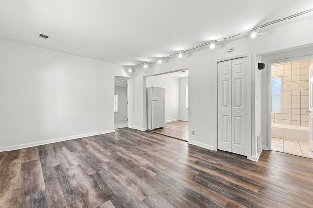 118 Dekalb Street, Walled Lake, MI 48390