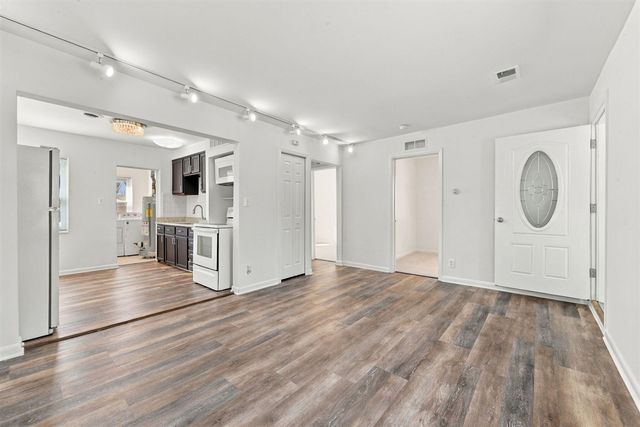 118 Dekalb Street, Walled Lake, MI 48390
